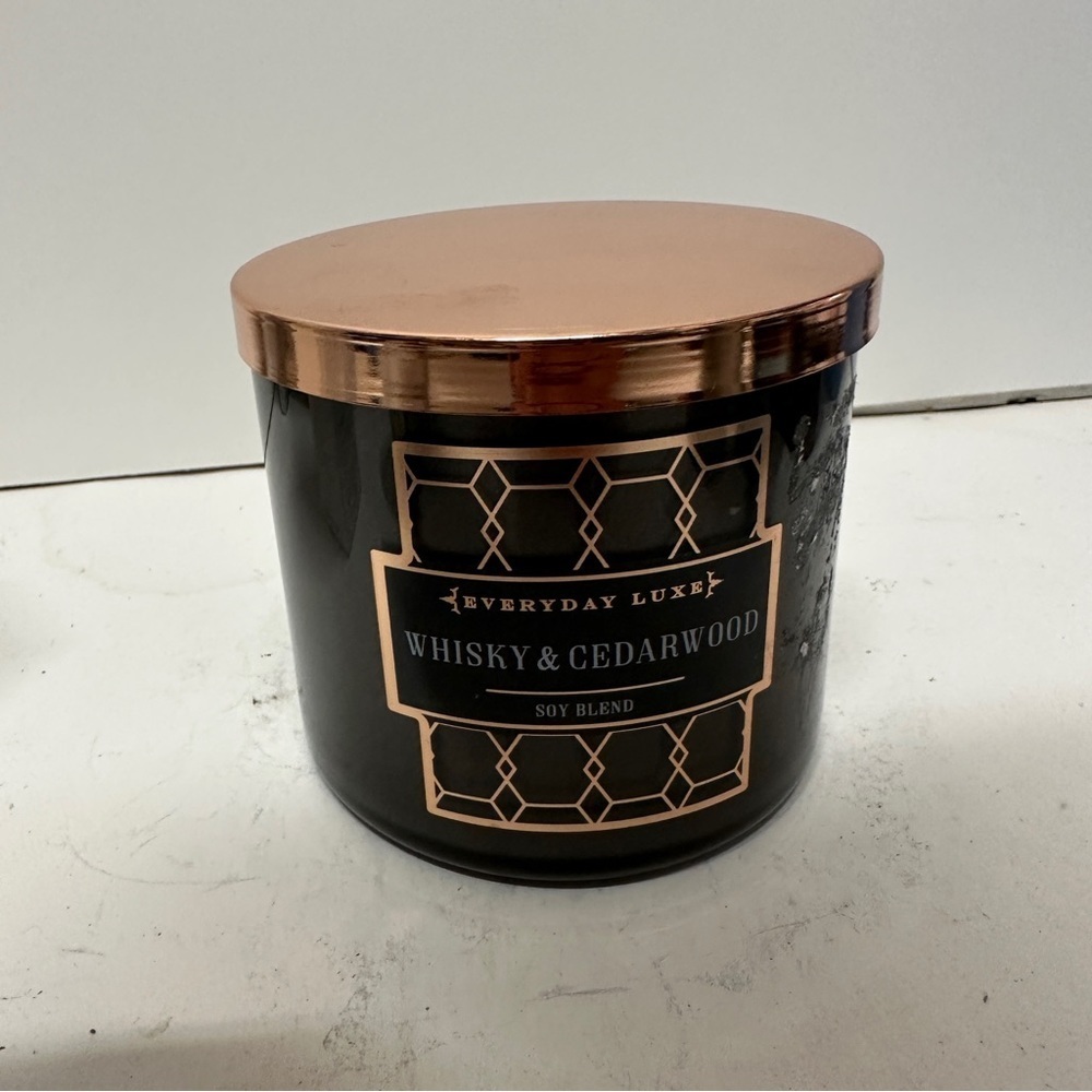 Everyday Luxe Whiskey & Cedarwood Scented Candle 14.5 OZ HTF